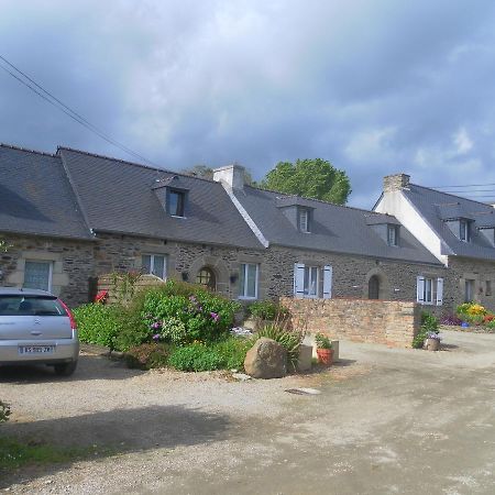 Les Gites de Kerroyal Garlan Extérieur photo