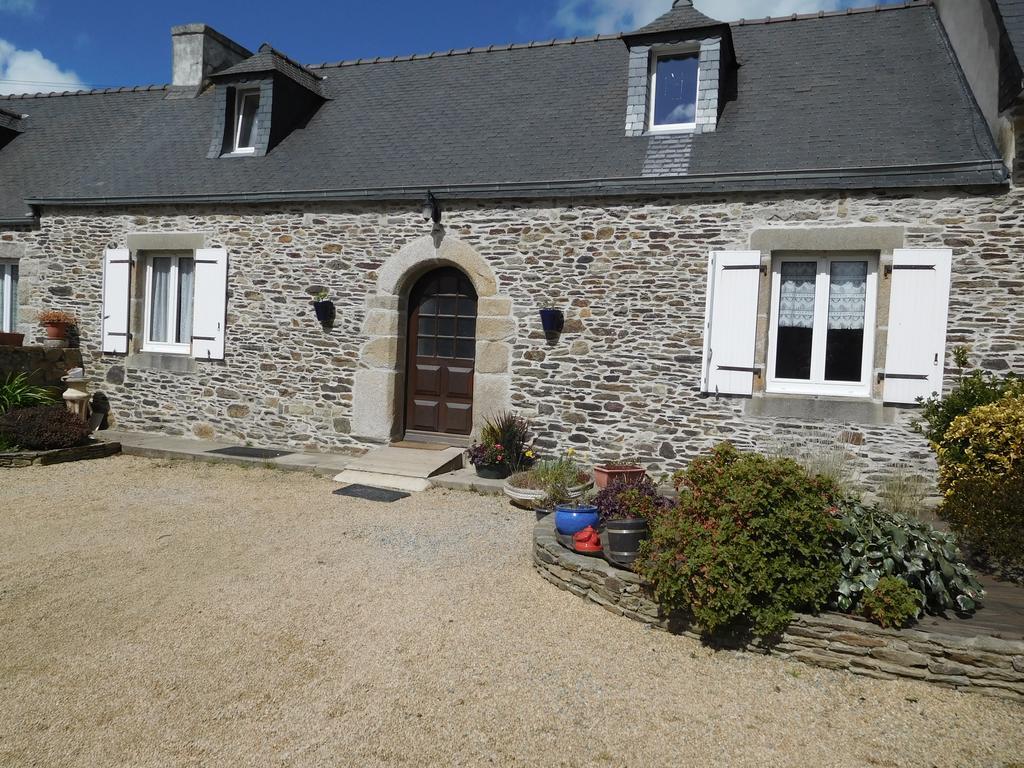 Les Gites de Kerroyal Garlan Extérieur photo