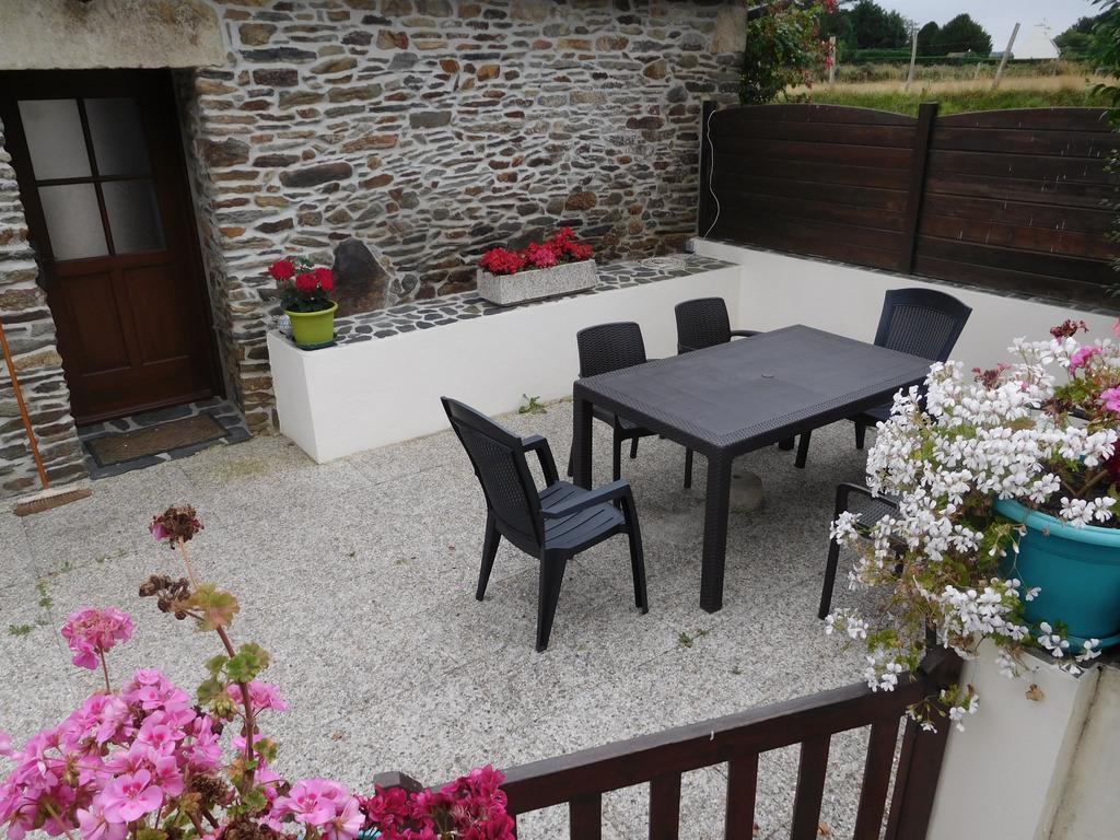 Les Gites de Kerroyal Garlan Extérieur photo