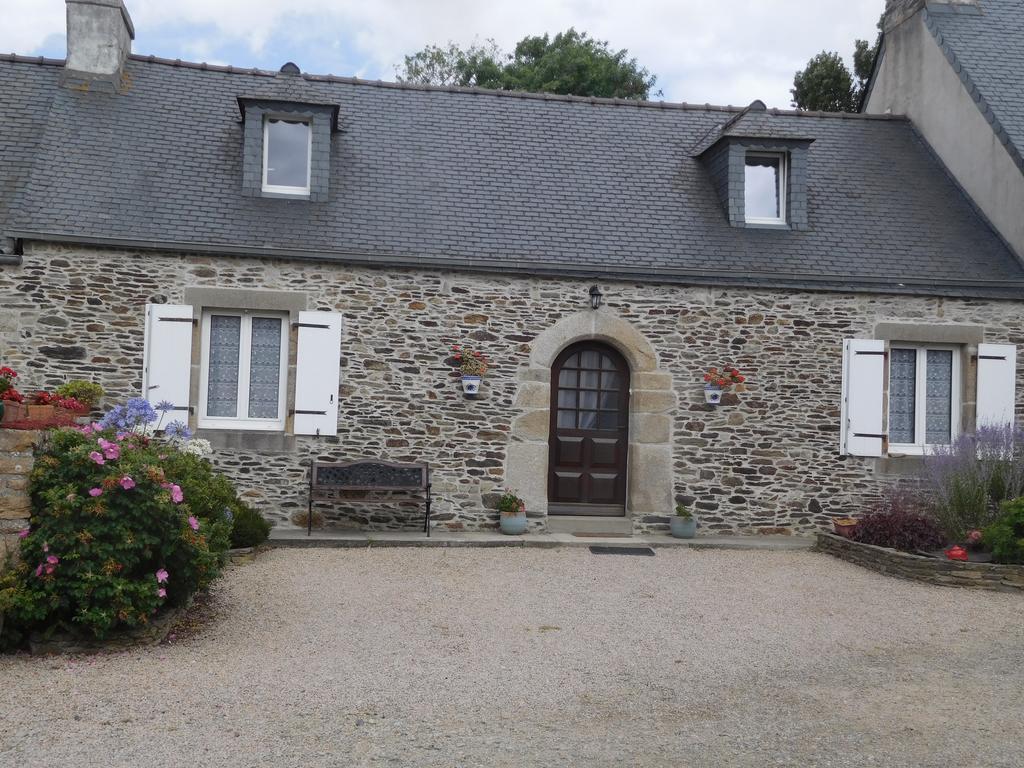 Les Gites de Kerroyal Garlan Extérieur photo