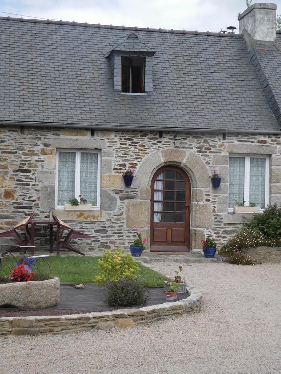 Les Gites de Kerroyal Garlan Extérieur photo