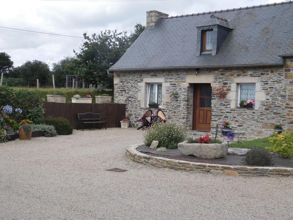 Les Gites de Kerroyal Garlan Extérieur photo